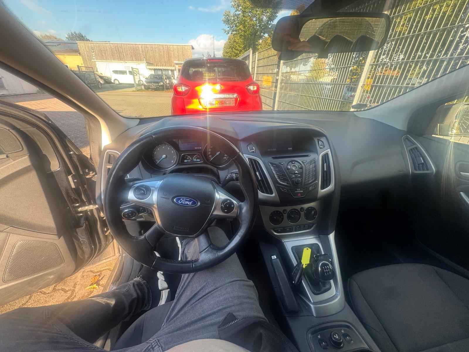 Ford Focus 2013 — photo 11