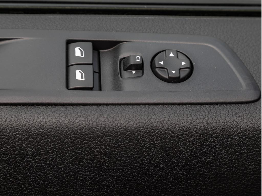 Peugeot EXPERT Kastenwagen 1.5 Diesel 120 M L2 SHZ NAVI