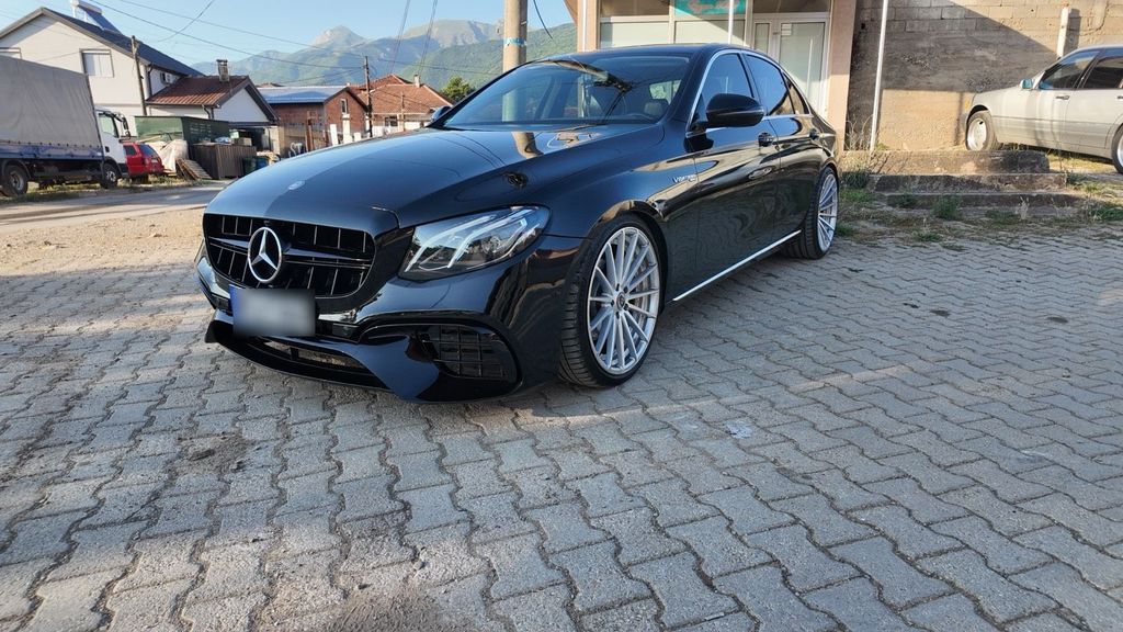 Image of Mercedes-Benz E 200