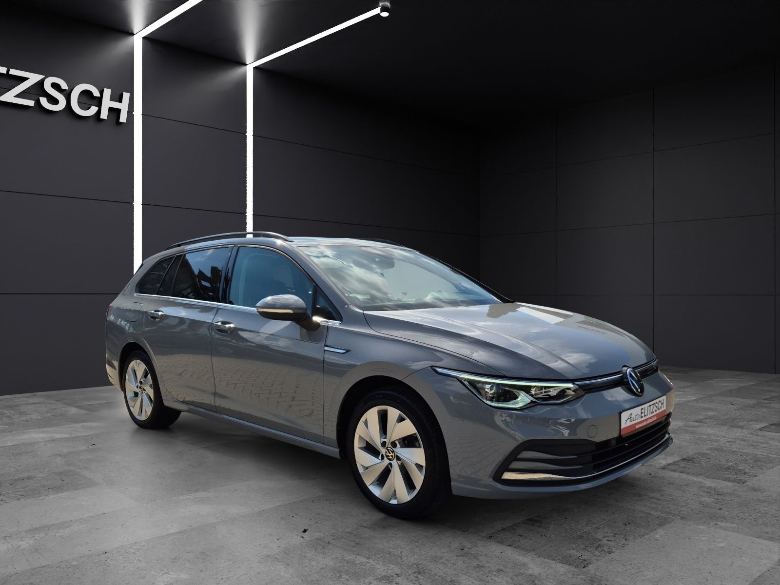 Fahrzeugabbildung Volkswagen Golf VIII Variant TSI Style STH LED AID ACC PDC