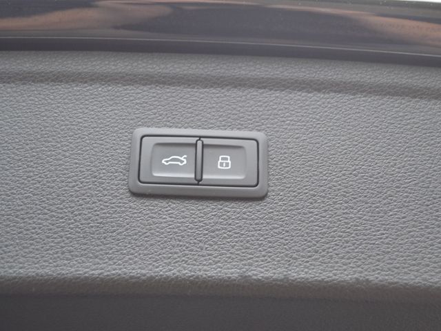 Q5 50 TFSI e qu. Advanced OPTIK-SCHWARZ/AHK/19-Z