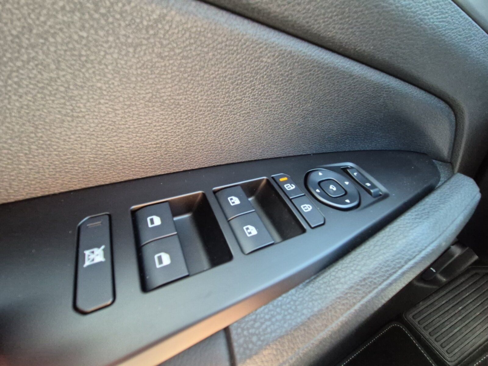 Fahrzeugabbildung Kia SPORTAGE 1.6T 2WD DCT VIS KOM