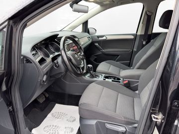 Volkswagen Touran - 11