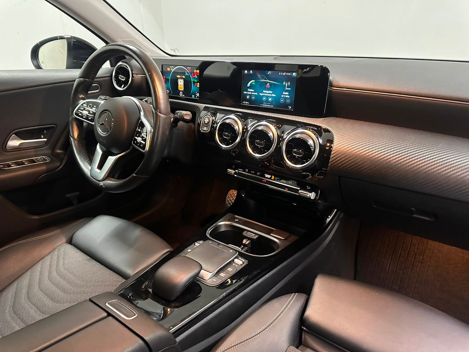 Fahrzeugabbildung Mercedes-Benz A 200 d Limousine NAVI*KLIMA*SH*TOTWI*SPURH*LED*
