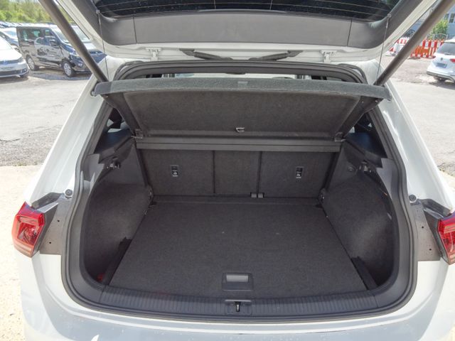 Fahrzeugabbildung Volkswagen Tiguan/R-Line/BlackStyle/Pano/2.Hd/Navi/20Zoll/