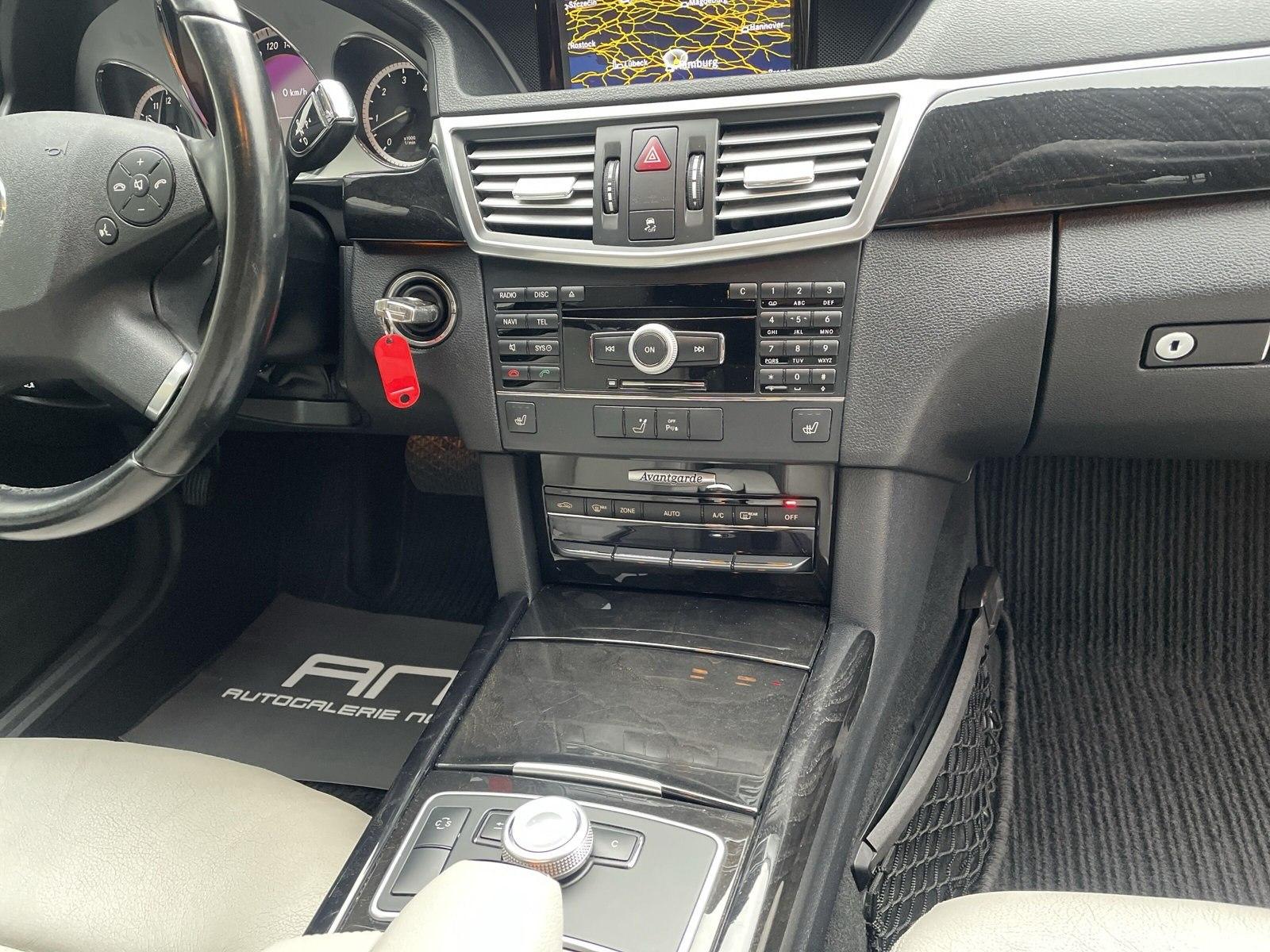 Mercedes-Benz E300 2010 — photo 13