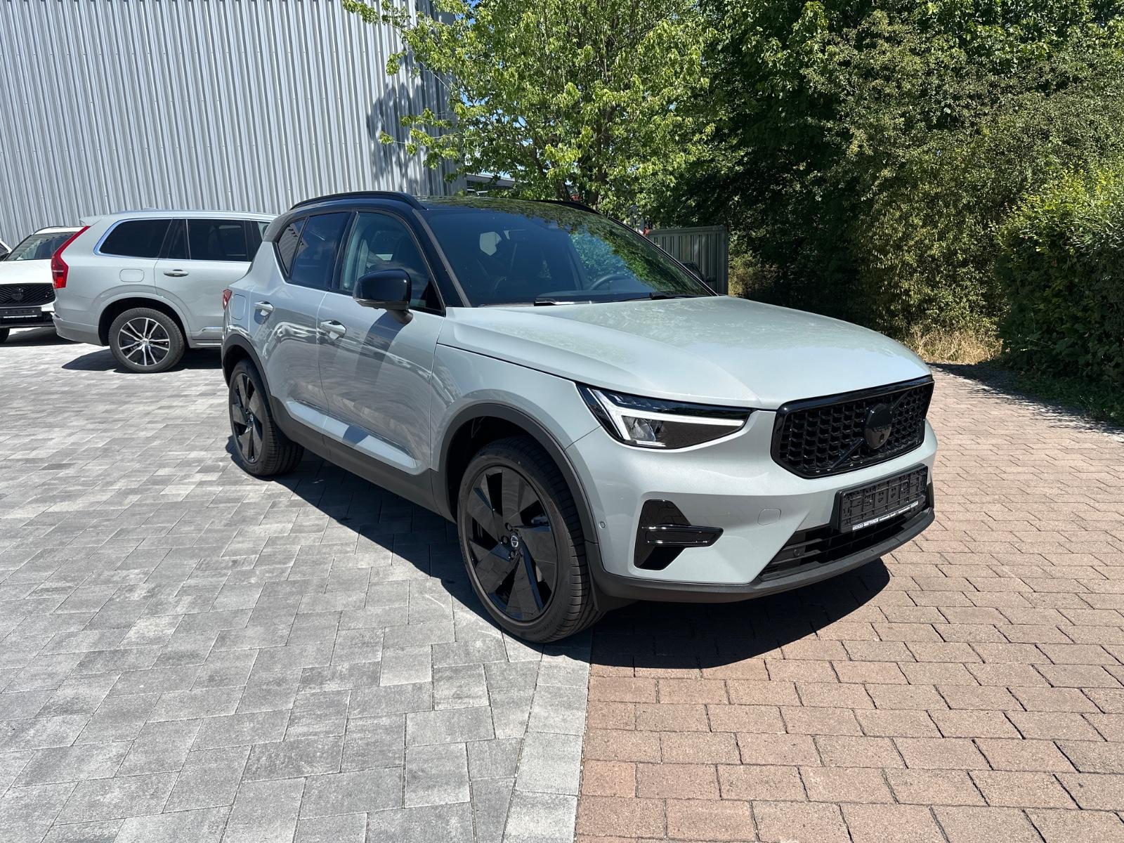 Volvo XC40 B4 ULTRA BLACK+EL.SITZE+PANO+PILOT+BLIS+