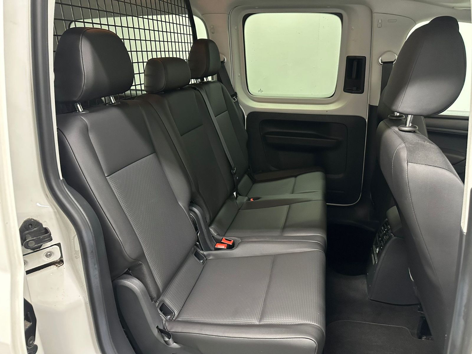 Fahrzeugabbildung Volkswagen Caddy Maxi 2,0TDI 5-Sitzer*AHK*TEMPO*NAVI*