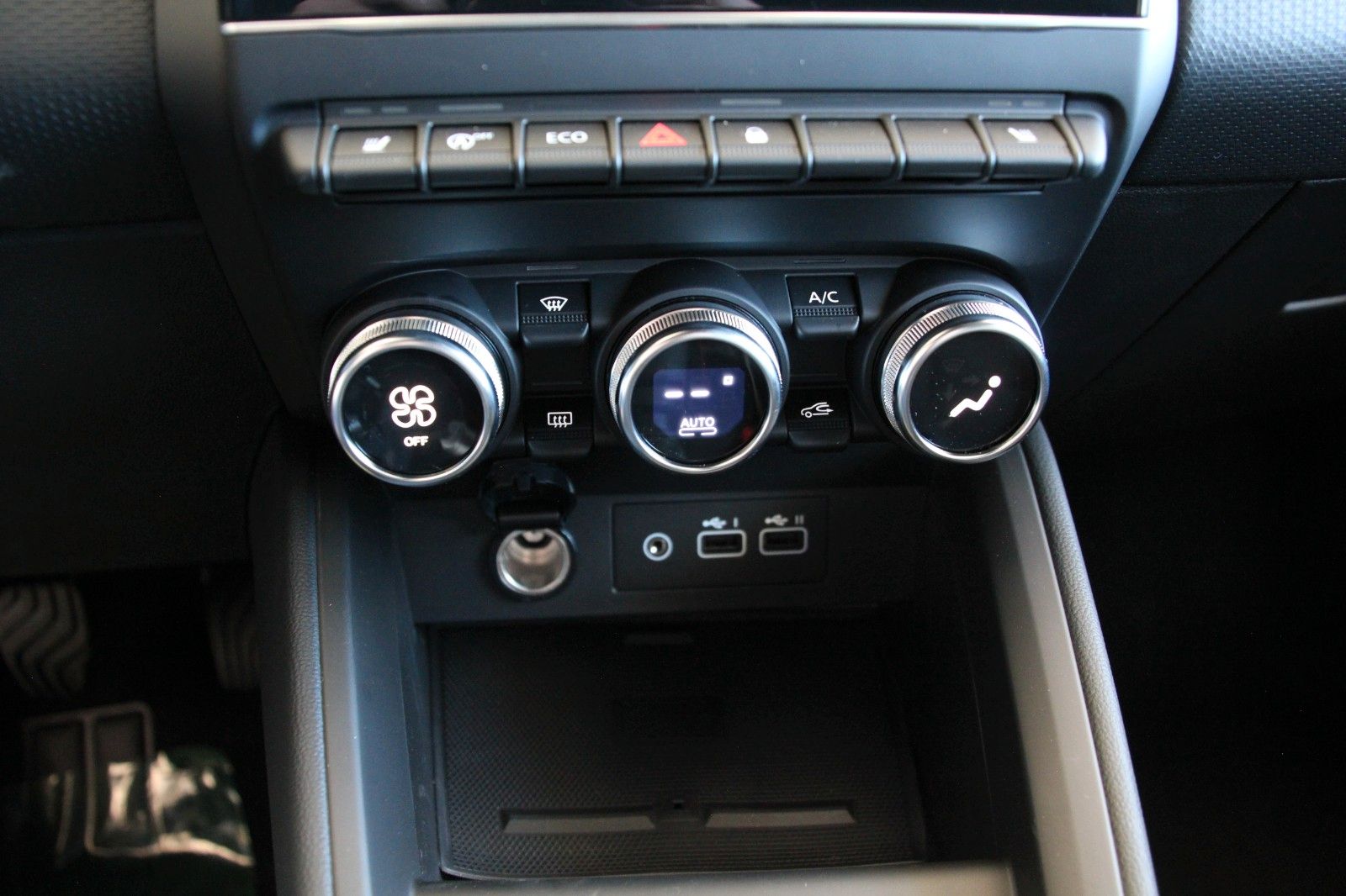 Fahrzeugabbildung Mitsubishi Colt Top LED*DAB*SHZ*BOSE*360°