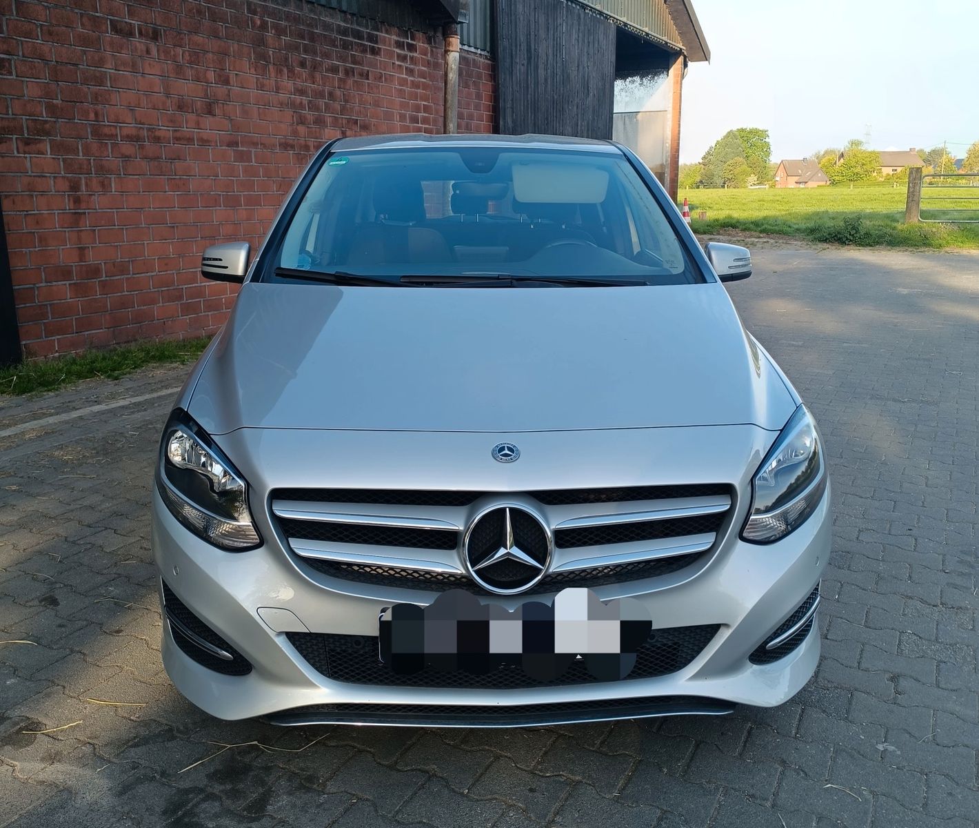 MERCEDES-BENZ B 180