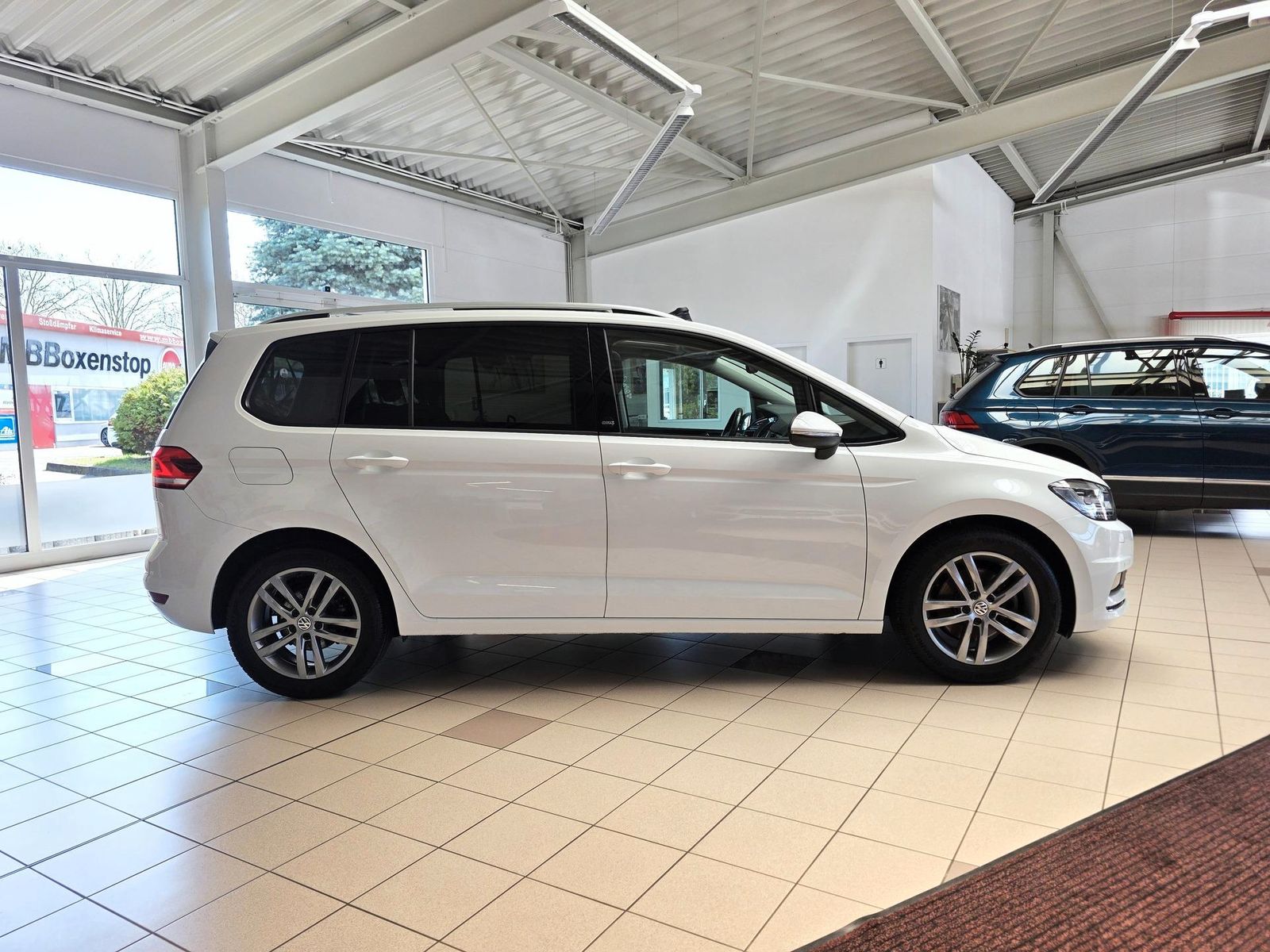 Fahrzeugabbildung Volkswagen Touran 1.4 TSI Sound/1.Hd/Navi/LED/Pano/ACC