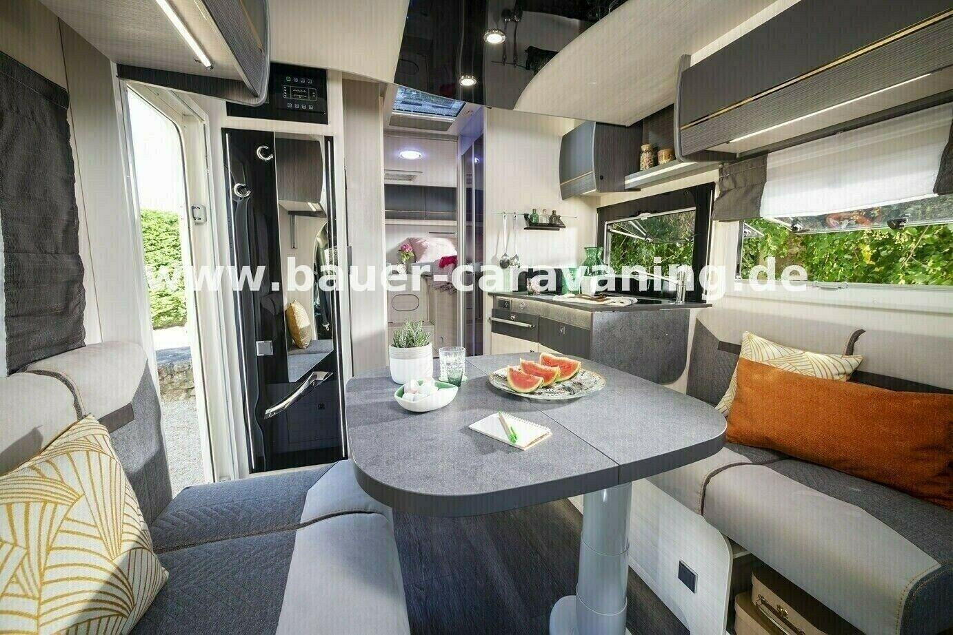 Challenger 328  Ultimate Autom. Markise Solar Artic Connect