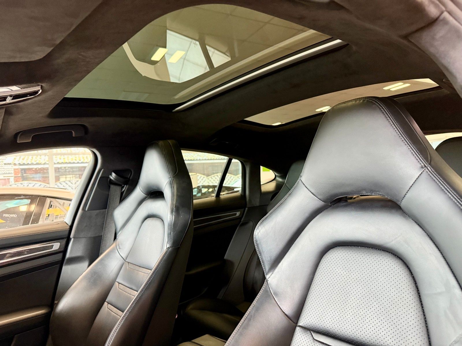 Fahrzeugabbildung Porsche Panamera GTS SportDesign/Panorama/ACC/Carbon/DAB