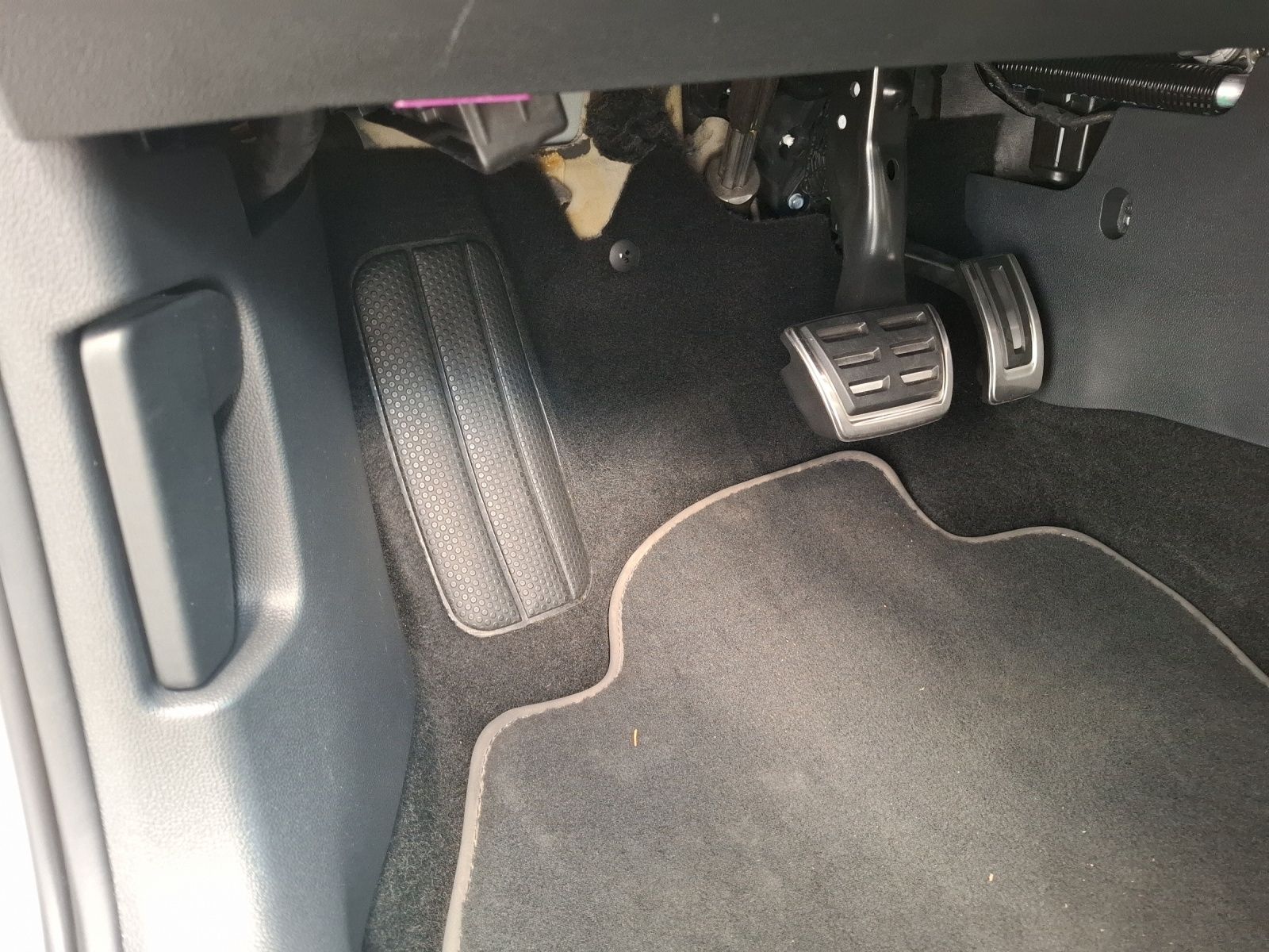 Fahrzeugabbildung Volkswagen Polo TSI R-Line DSG Matrix Navi AID ACC RFK SH