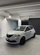 Lancia Ypsilon 1.0 FireFly 5 porte S&S Hybrid Ec - Lancia Ypsilon mit Hybrid-Antrieb