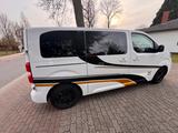 Opel Vivaro - Opel: Firmenfahrzeug