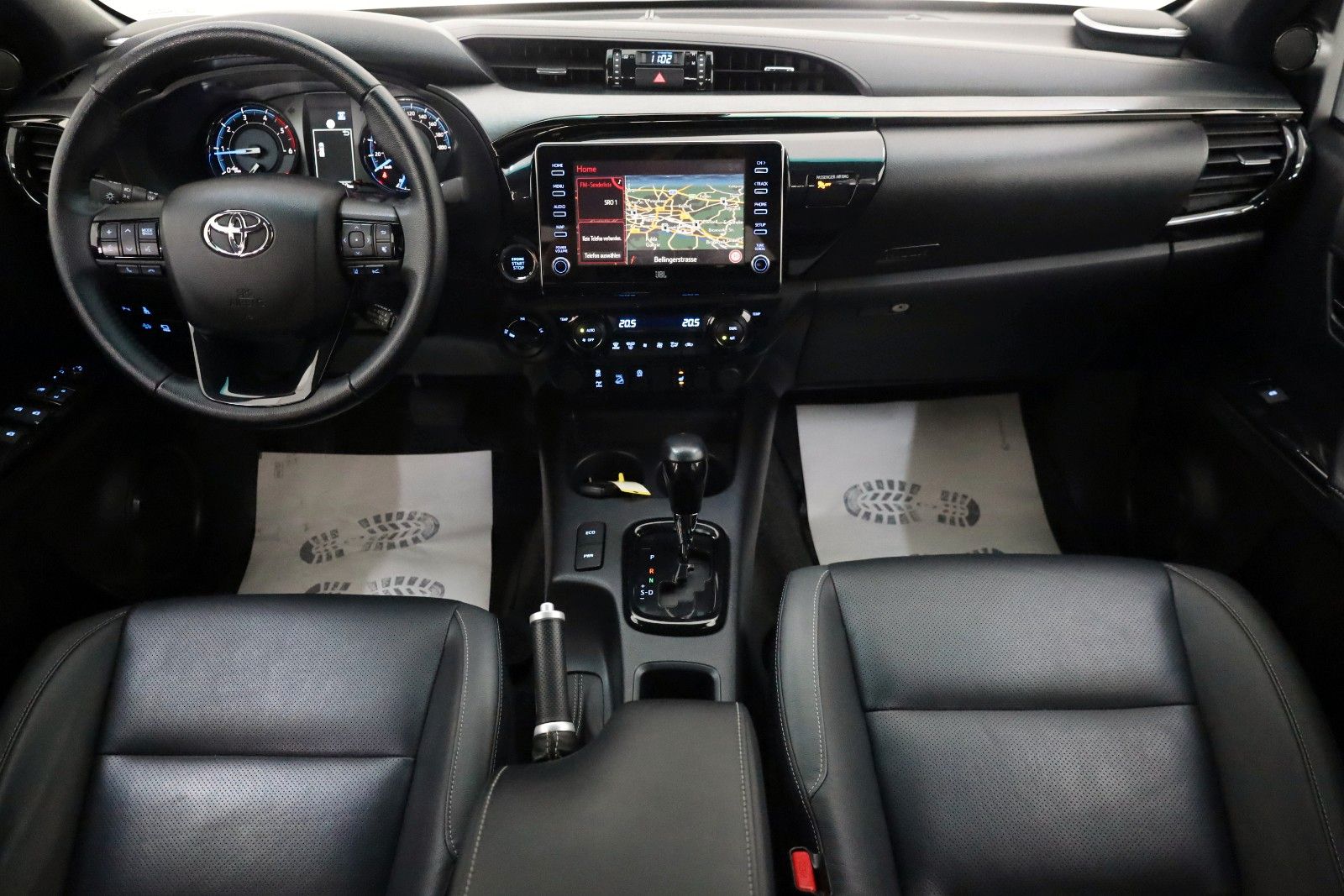Fahrzeugabbildung Toyota Hilux 2.8 D-4D Invincible,ACC,Rollo,Rollbüg.,AHK