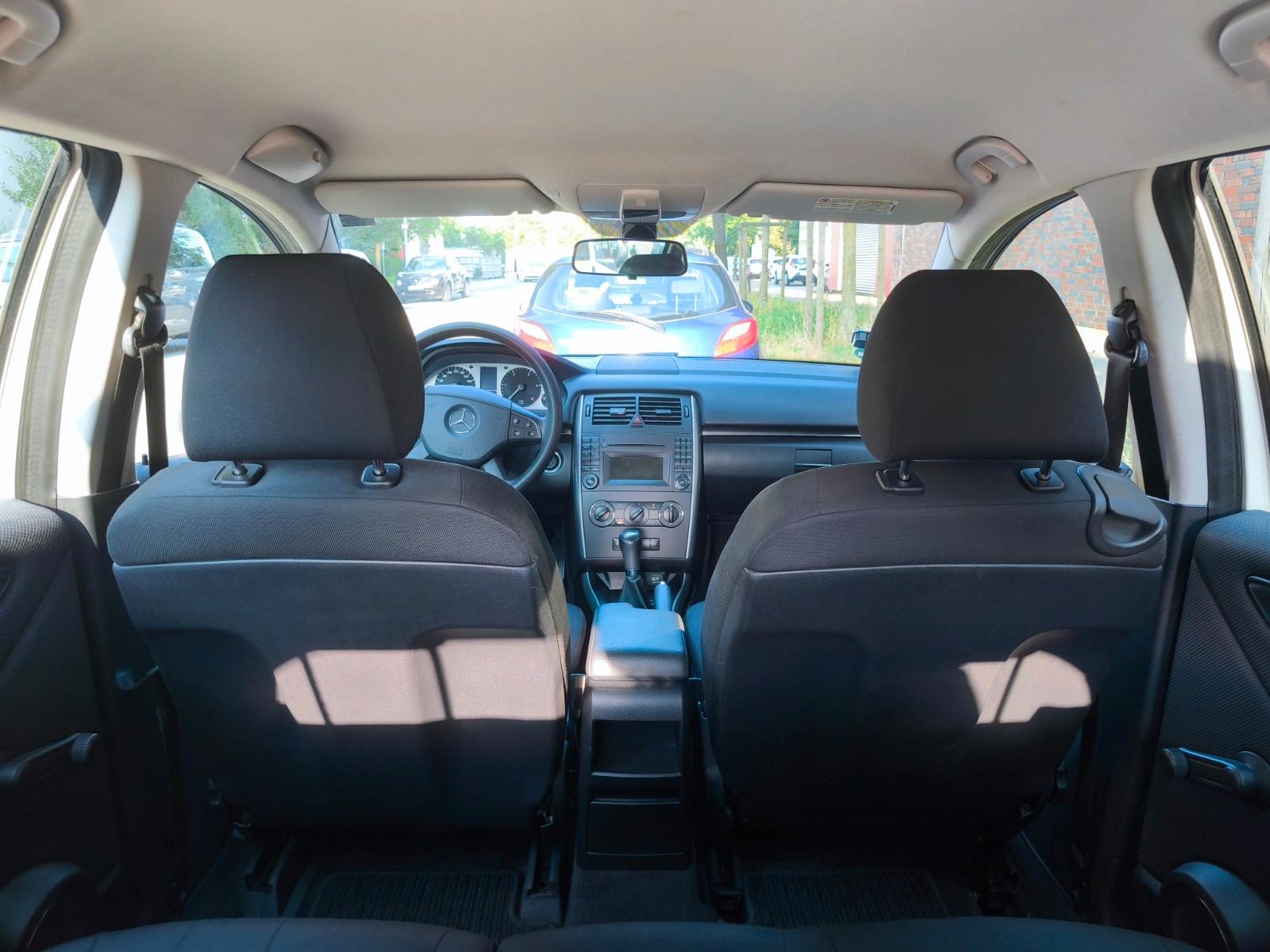 Mercedes-Benz B180 2011 — photo 10