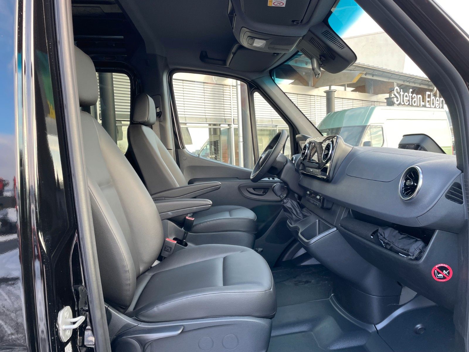 Fahrzeugabbildung Mercedes-Benz Sprinter 317 CDI 3665 DoKa/Mixto Stdheiz AHK3,5