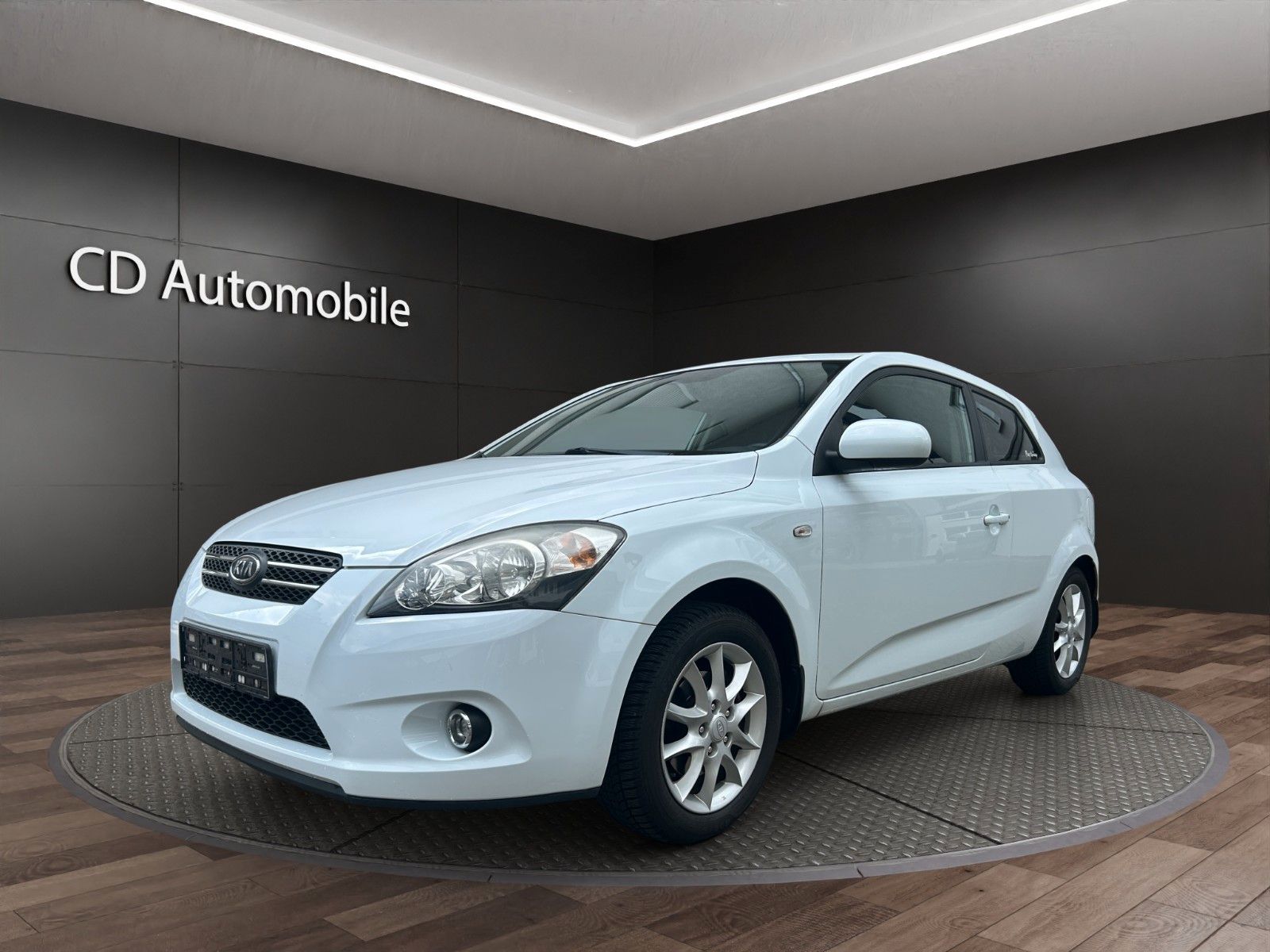 Fahrzeugabbildung Kia cee'd / Ceed 1.6 3Trg /Klima/TÜV AU 2Jahre neu/