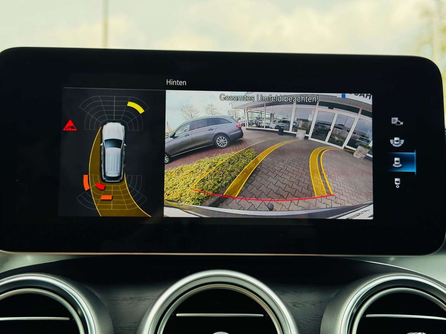 Fahrzeugabbildung Mercedes-Benz GLC 220 d 4M AMG, Panodach, AHK schw, PTS, RFK,