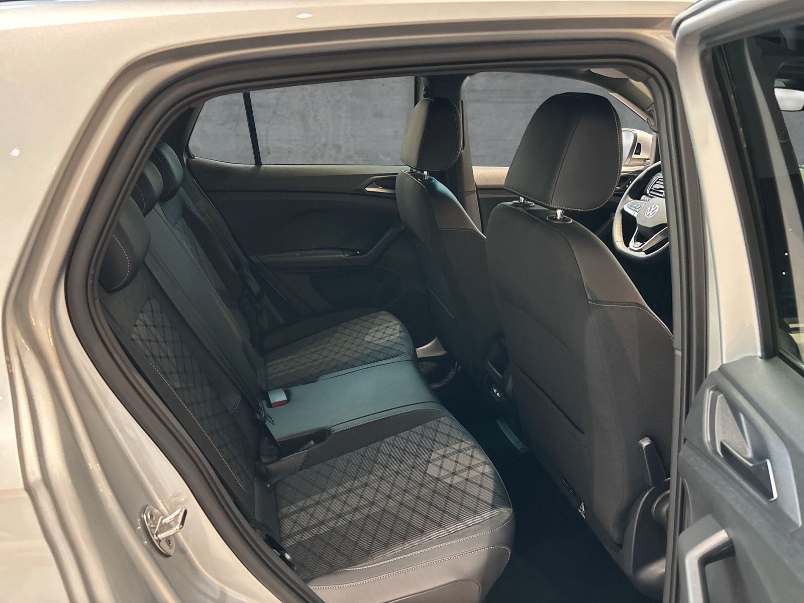 Fahrzeugabbildung Volkswagen T-Cross 1.0 TSI R-Line AHK Kamera Navi AppConnec
