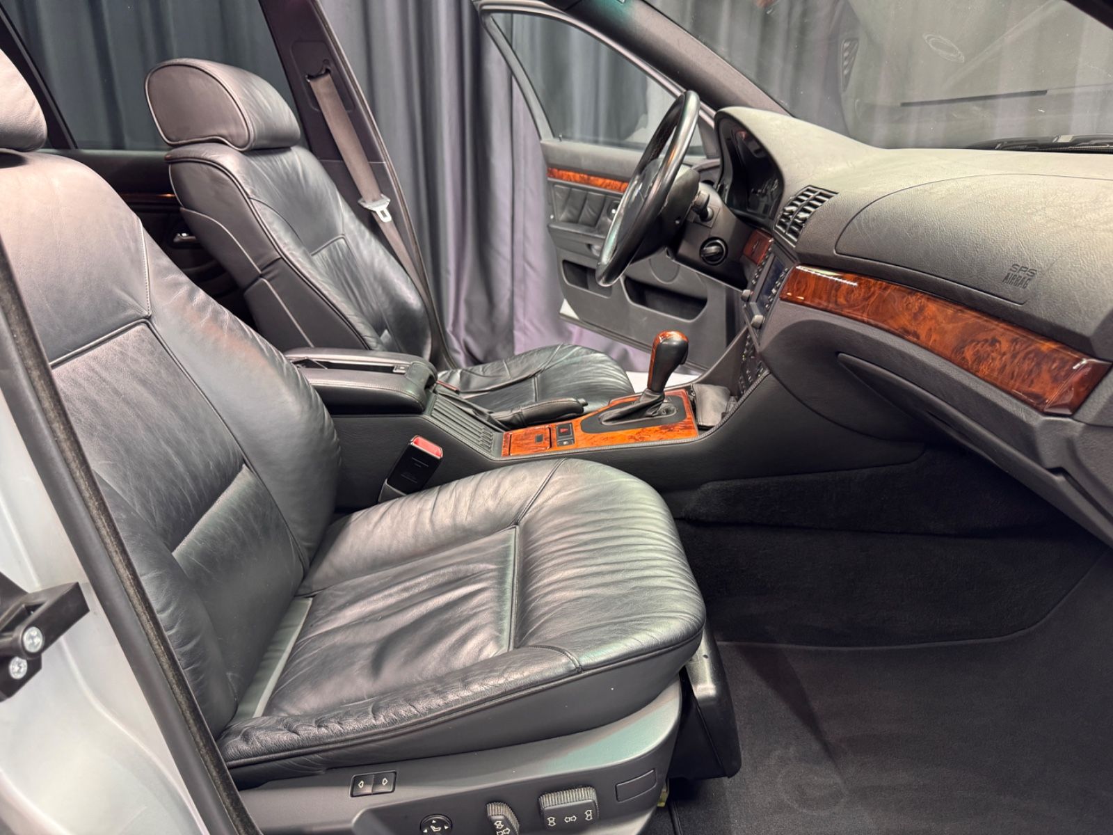 Fahrzeugabbildung BMW 540i LIM|AUTOMATIK|16:9 NAVI|LEDER|DOPPELVERGLAS