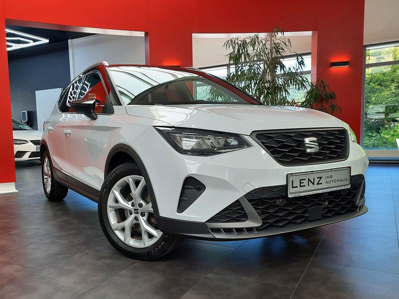 Fahrzeugabbildung SEAT Arona FR TSI DSG *AHK*Cam*PDC*LED*Sitzhg*ACC*APP