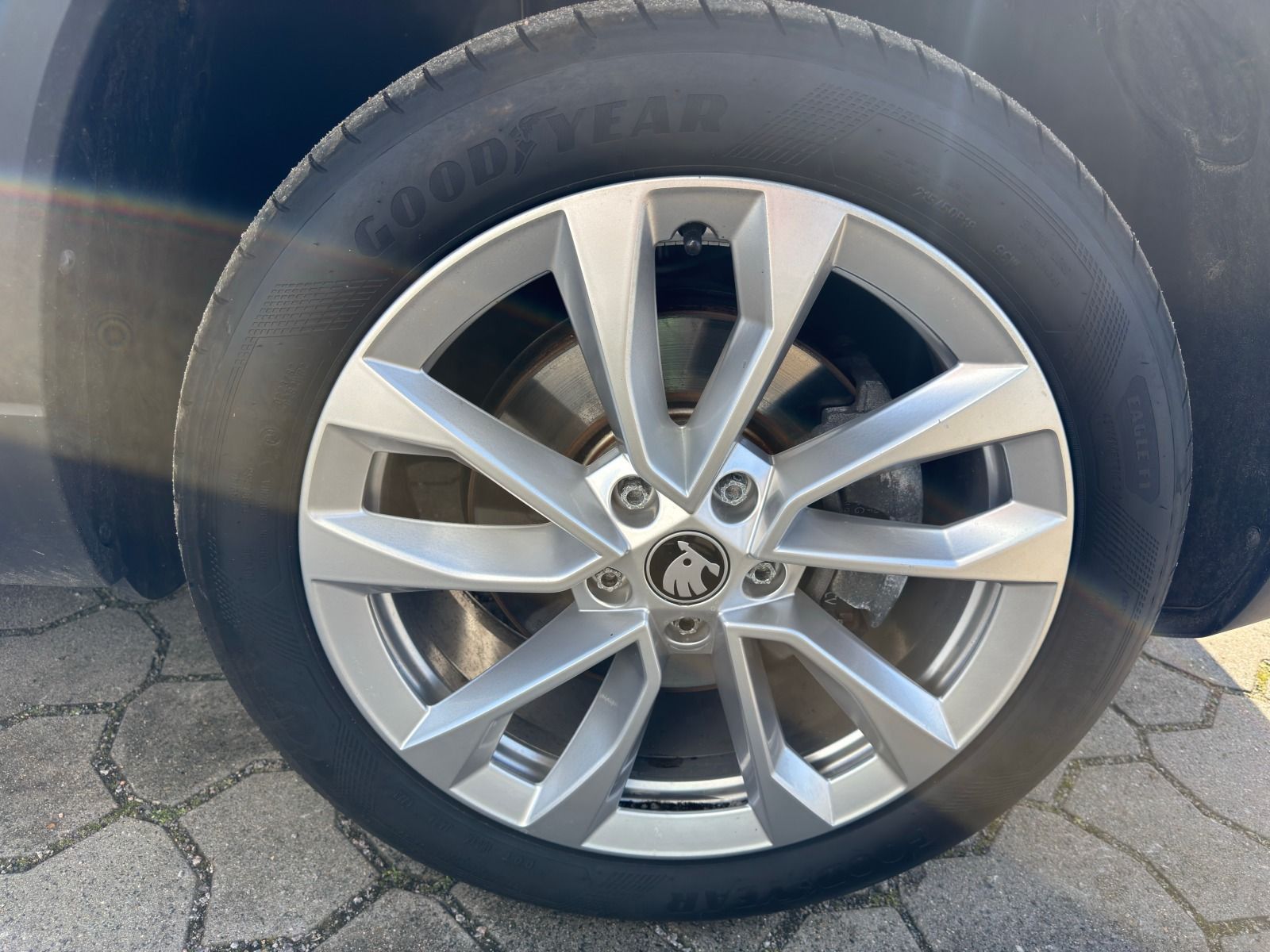 Fahrzeugabbildung SKODA Karoq 1.5TSI DSG*360°Cam*AHK*eHeck*behFro