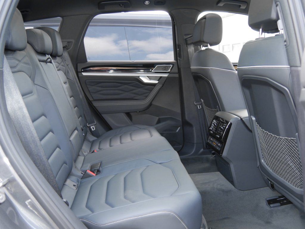 Fahrzeugabbildung Volkswagen Touareg 3.0 TDI 4Mot. R-Line AHK Kamera ACC DYNA
