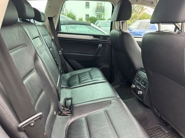 Volkswagen Touareg - 11