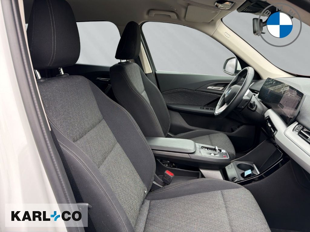 BMW iX1 20 eDrive  Park-Assistent Active Guard LED foto 13