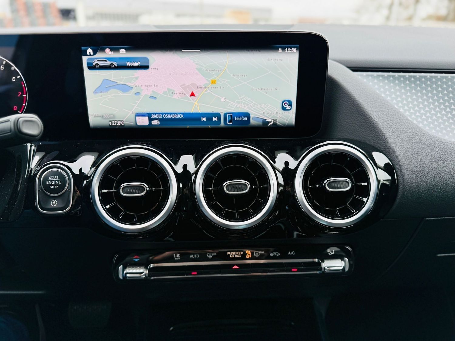 Fahrzeugabbildung Mercedes-Benz GLA 200 NIGHT & PROGRESSIVE, Winter, AHK, RFK, L