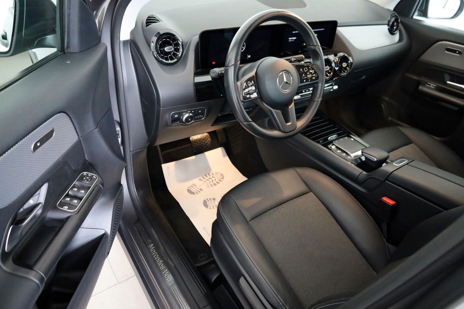 Fahrzeugabbildung Mercedes-Benz GLA 200 T.Leder,Navi,LED,SH,PDC,Kamera,ParkPaket