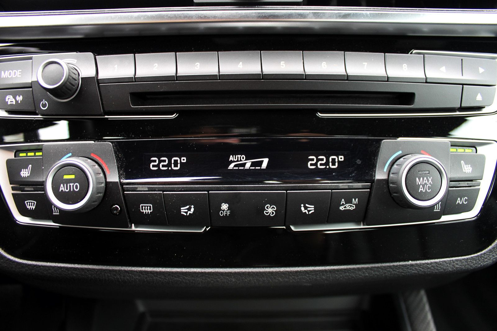 Fahrzeugabbildung BMW M2 Coupé DKG Carbon Dach PDC KAM TEMP H&K LED