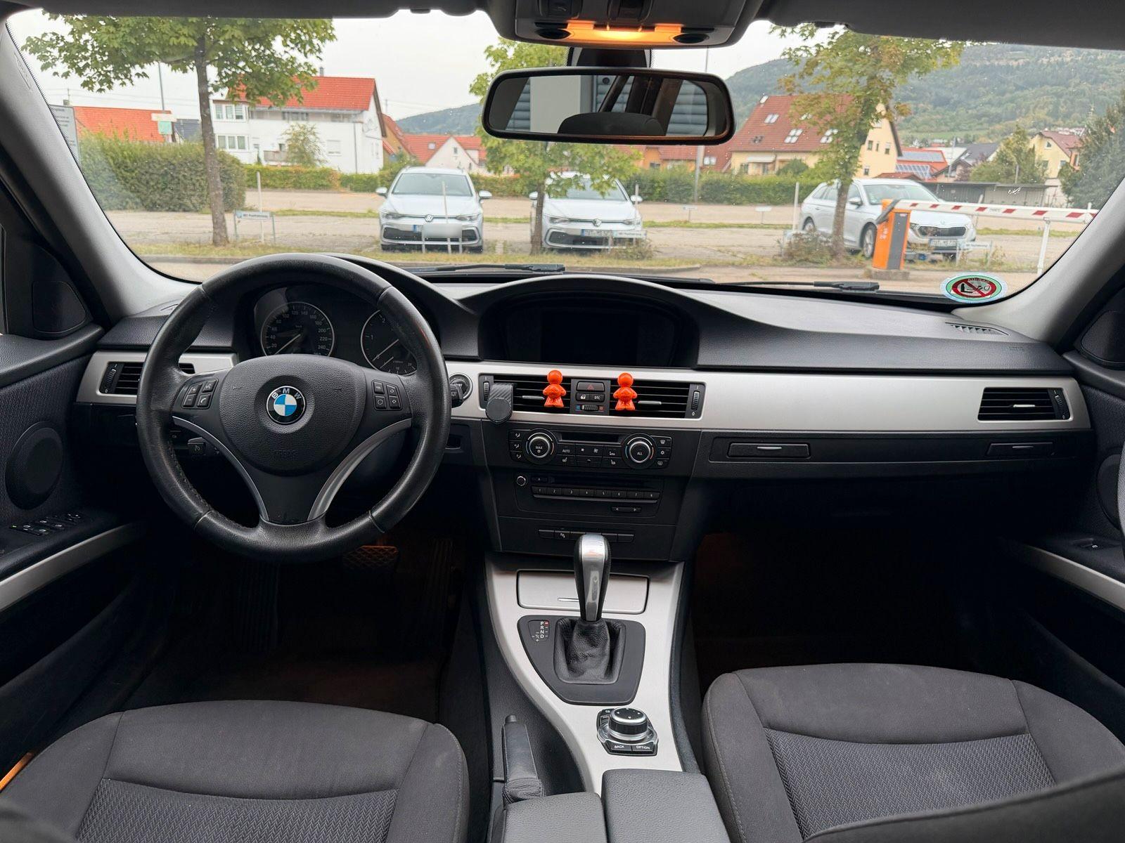 BMW 320 2009 — photo 9
