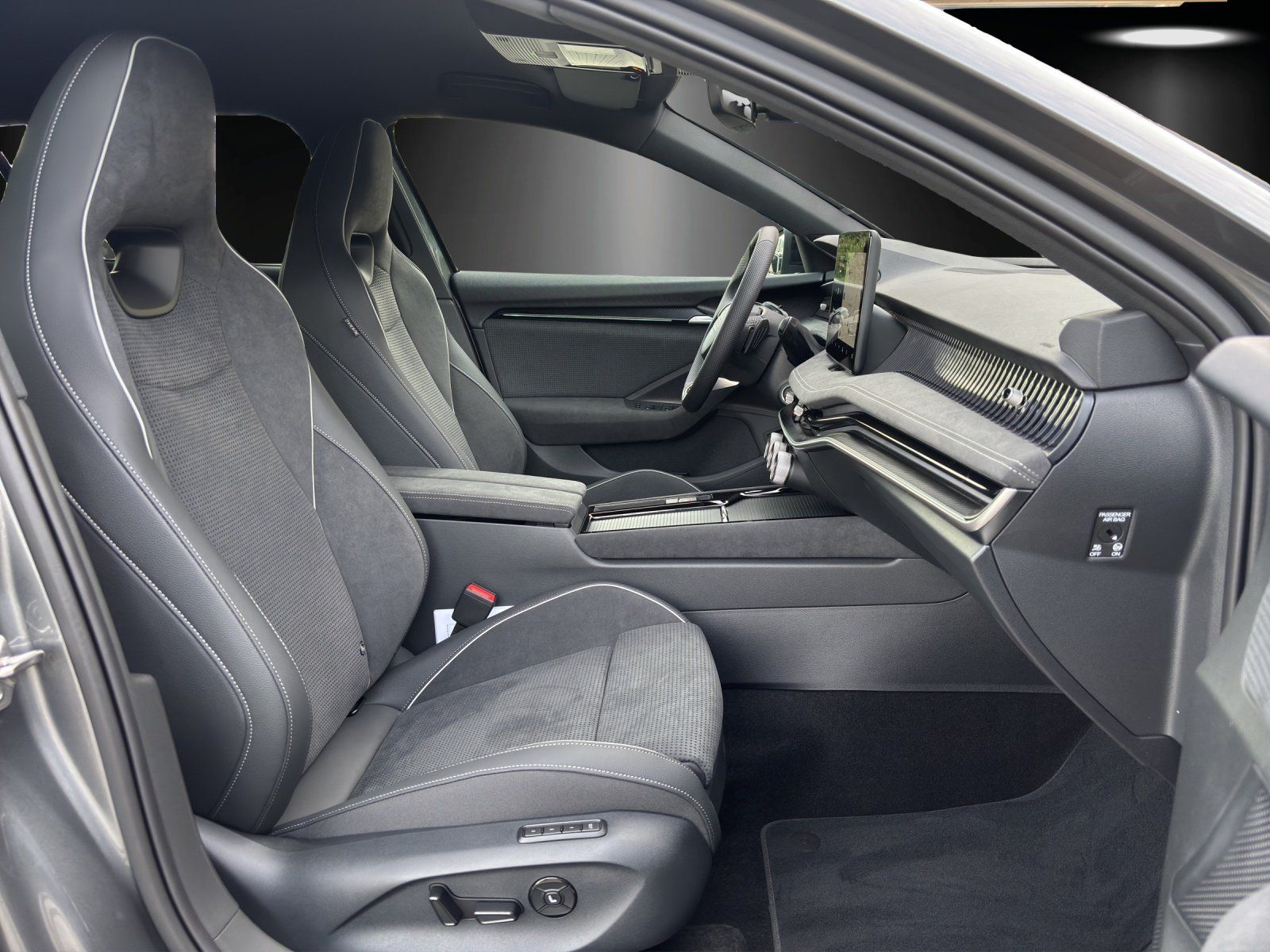 Fahrzeugabbildung SKODA Superb Combi Sportline 2,0 TSI 150 kW DSG