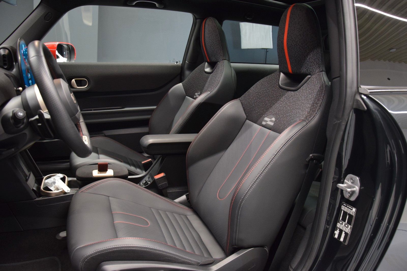 Fahrzeugabbildung MINI Cooper C John Cooper Works Trim L HuD Leder Ambi