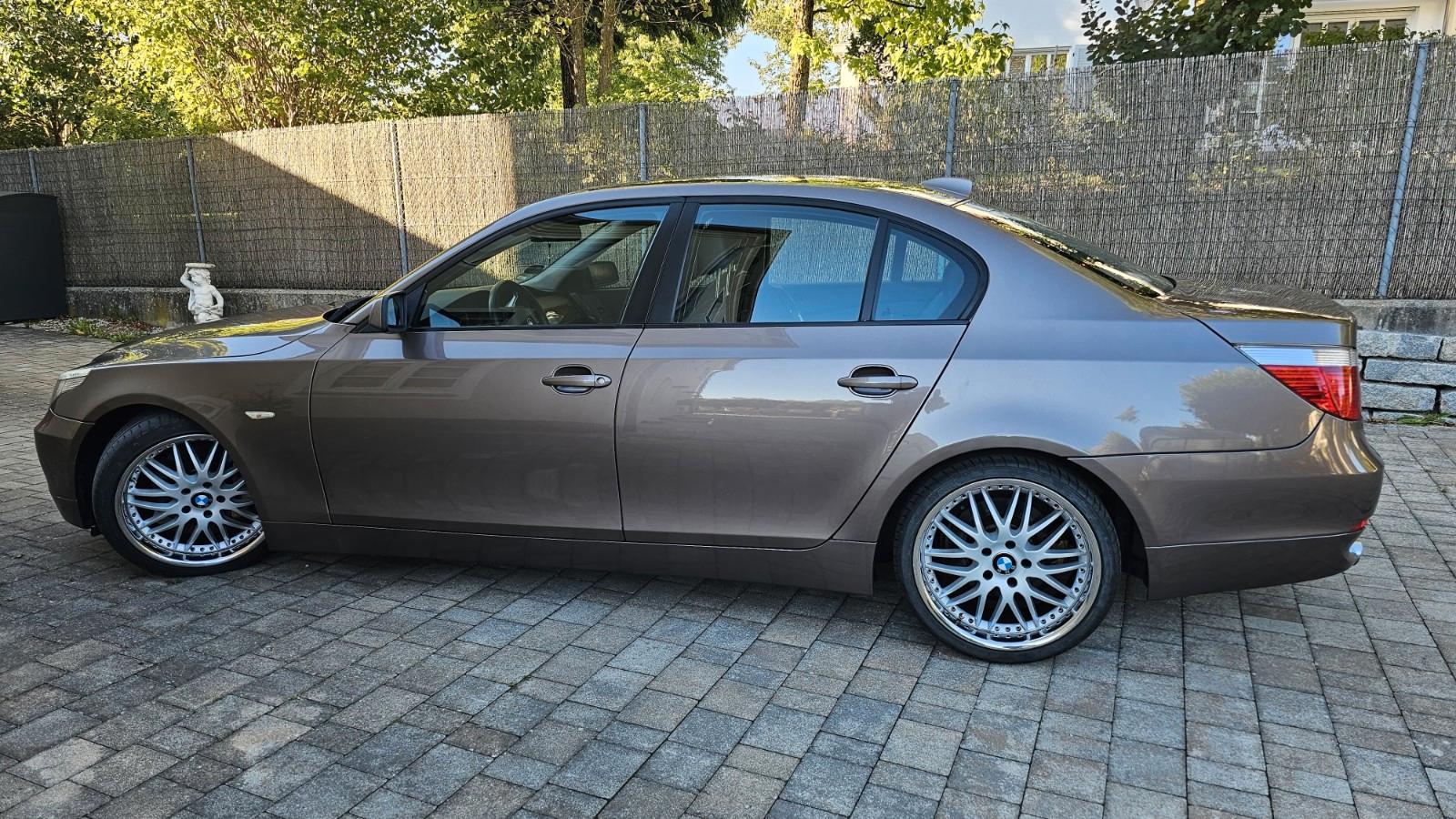 BMW 530i(E60) Top gepflegt Vollausstattung 127.000km