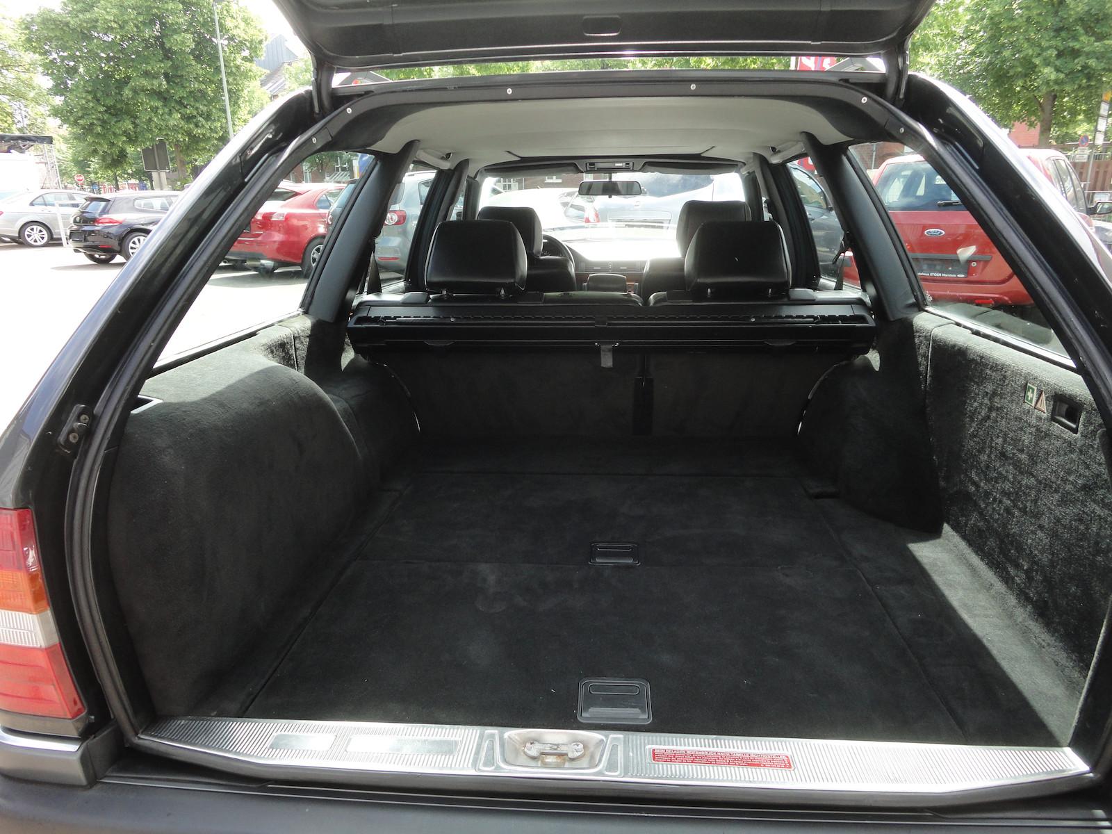 MERCEDES-BENZ E 230 TE 136 ch BVM - CLIM - CUIR - TOIT OUVRANT - 166000 KM