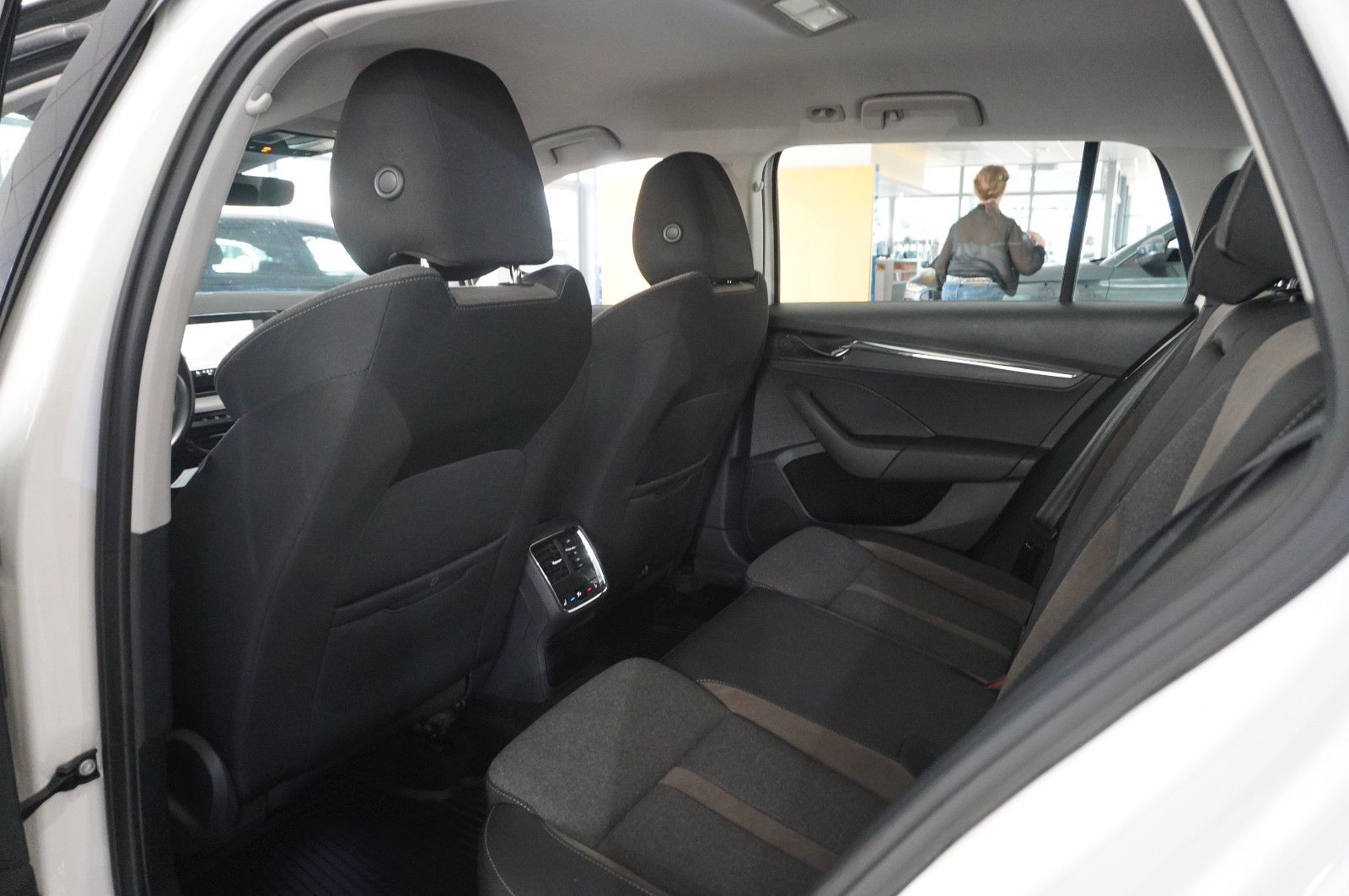 Fahrzeugabbildung SKODA Octavia 2.0D SCOUT 4X4 DSG NAVI/LED/KAMERA/AHK