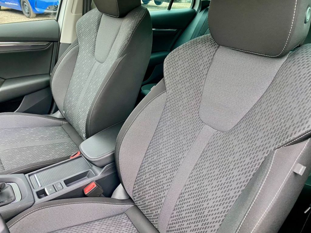 Fahrzeugabbildung SKODA Octavia Combi 2.0 TDI Style AAC NAVI LED HEAD UP