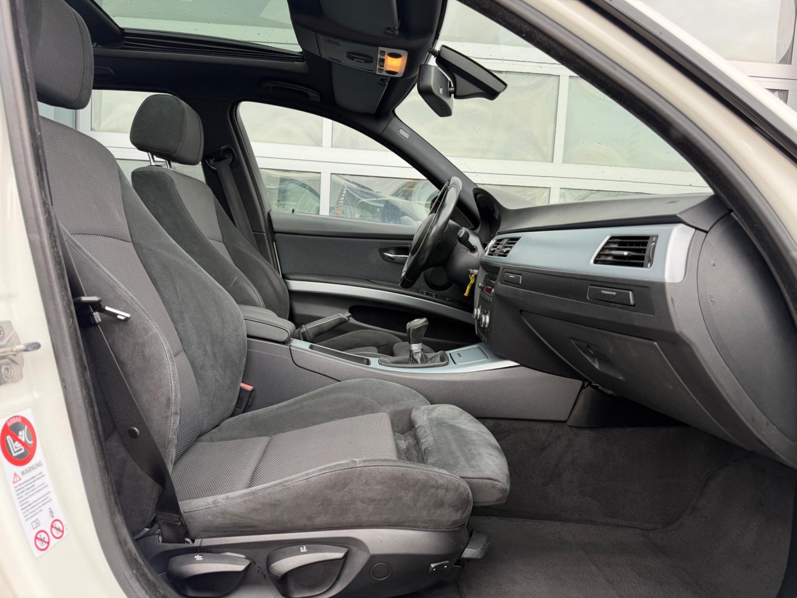 BMW 318 2009 — photo 11