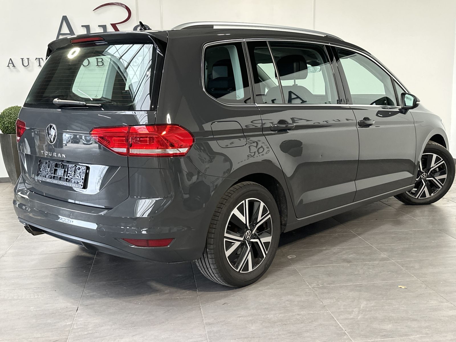 Fahrzeugabbildung Volkswagen Touran 2.0 TDI DSG 7-Sitzer Highline NAV+LED+AHK