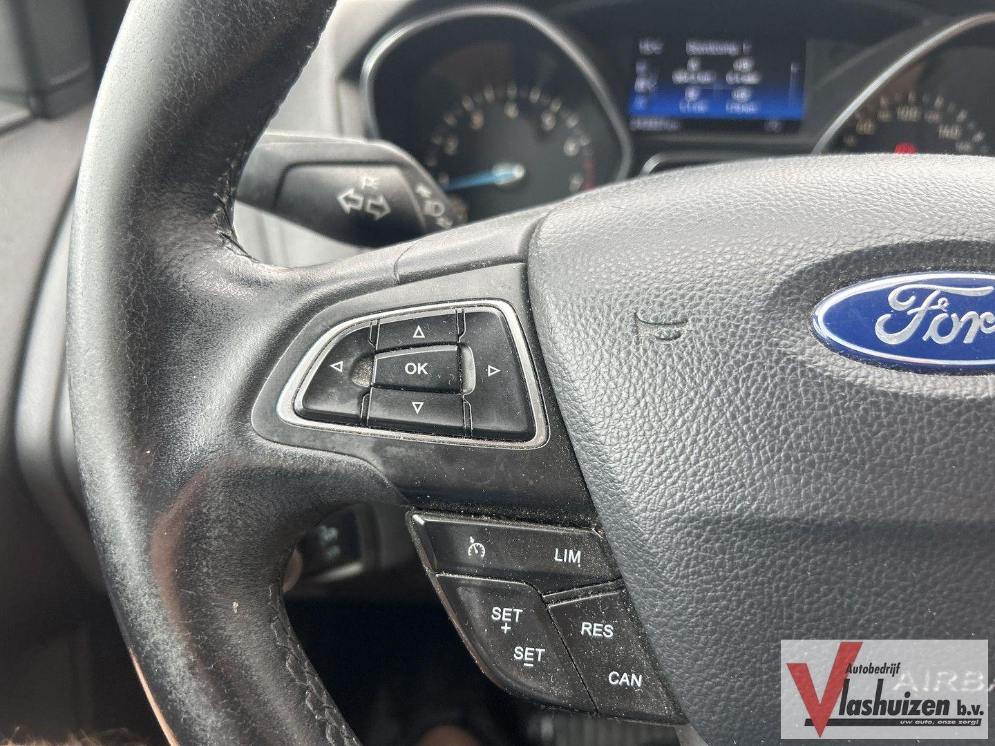 Ford Focus 2015 — photo 18