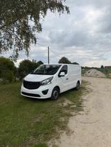 Opel Vivaro 1.6 CDTI Mit ausziehbaren Bett - Opel Vivaro von privat