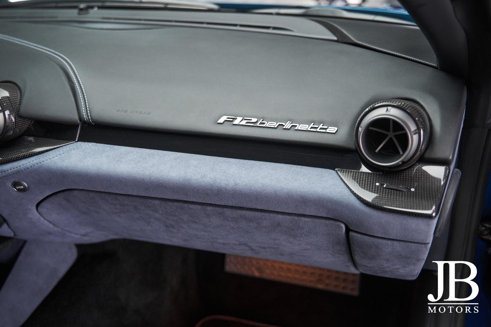 Ferrari F12 Berlinetta V12 740 ch • Atelier Car Blu Abu Dhabi • Carbone • Baquets carbone • Lift • 37 000 km