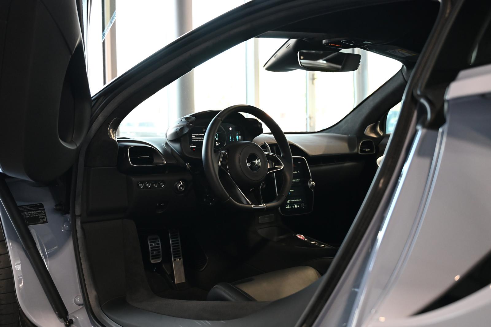 McLaren Artura MSO Ceramic Grey/Tech Lux/Technology Pack