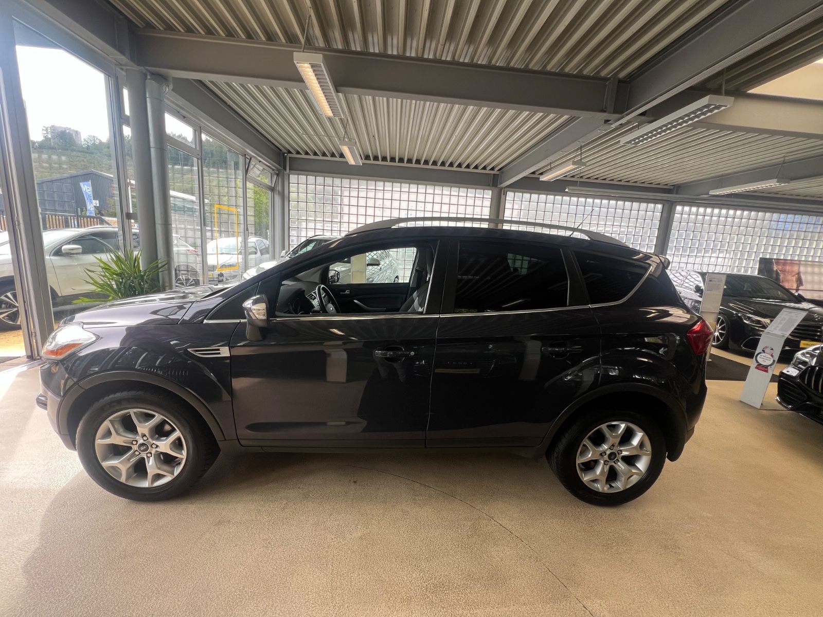 Fahrzeugabbildung Ford Kuga Champions 4x4 Edition *PANO*NAVI*