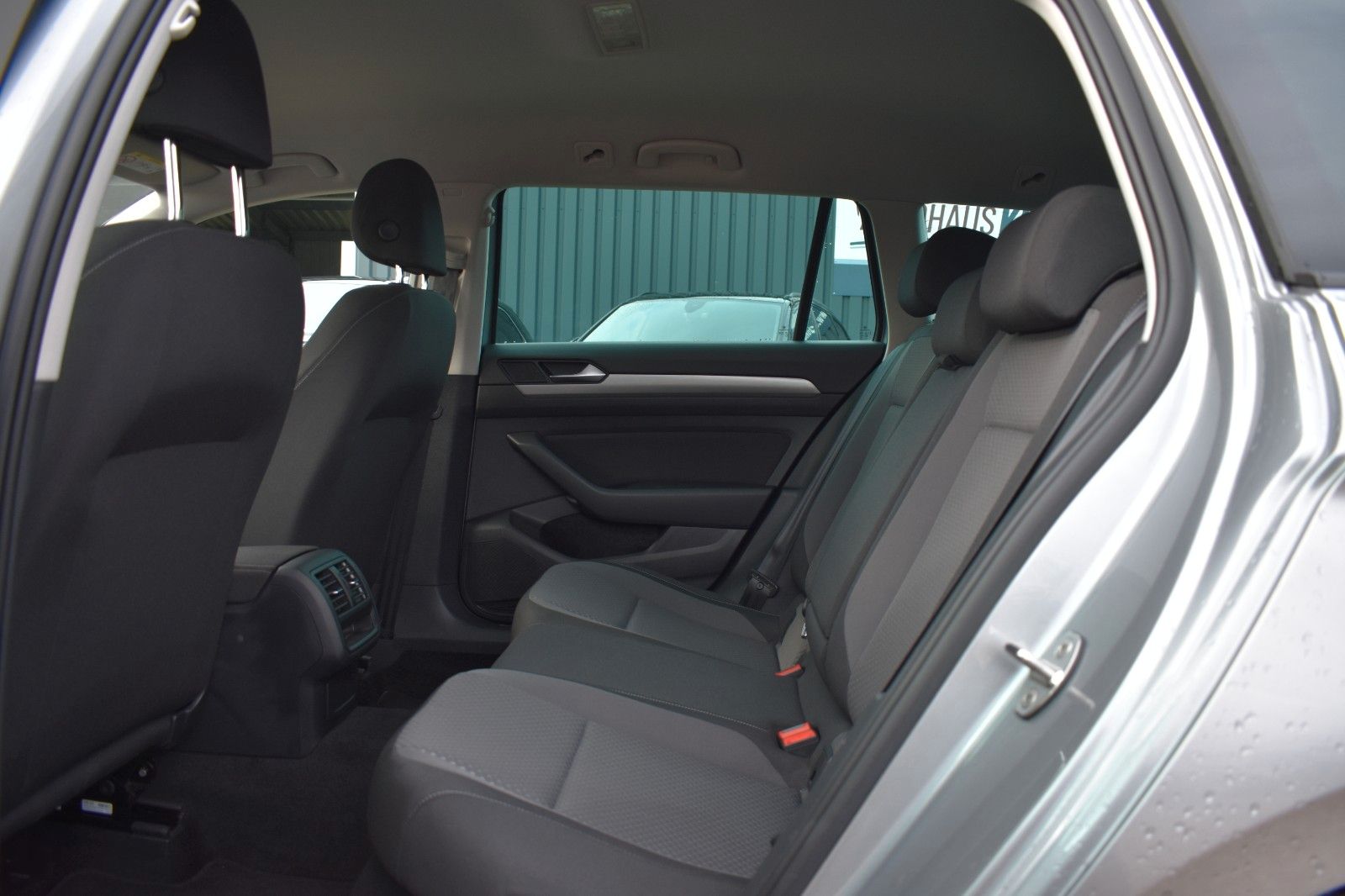 Fahrzeugabbildung Volkswagen Passat Variant Conceptline DSG AHK LED